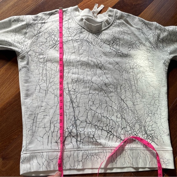 Lululemon Perfectly Oversized Crewneck White Black Crackle Print Womens 8 - Picture 9 of 9